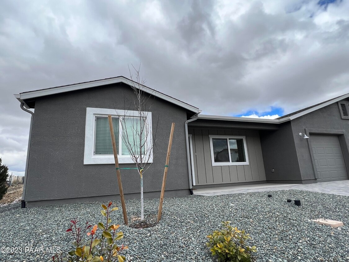 7180 Spouse Dr Unit A, Prescott Valley, AZ 86314 Room for Rent in