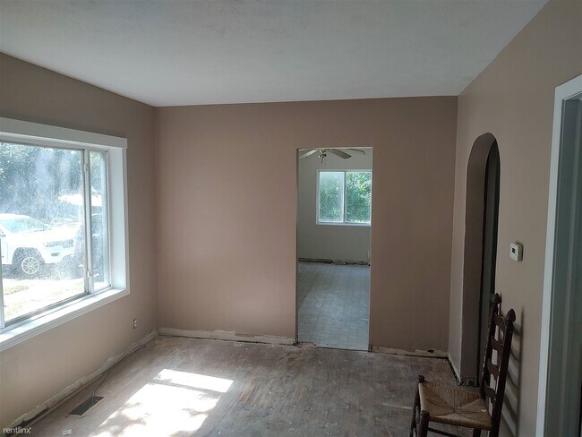 Foto del edificio - 2 br, 1 bath House - 3168 West Parkway Avenue