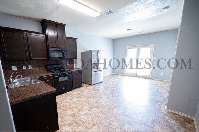 Foto del edificio - 7880 Galleon Field Ln