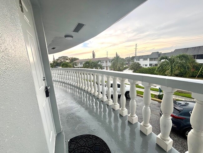 Building Photo - 431 W Camino Real