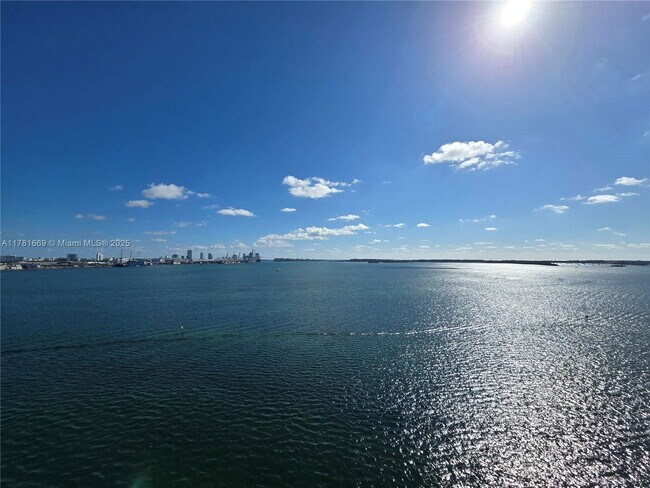 Foto del edificio - 800 Claughton Island Dr