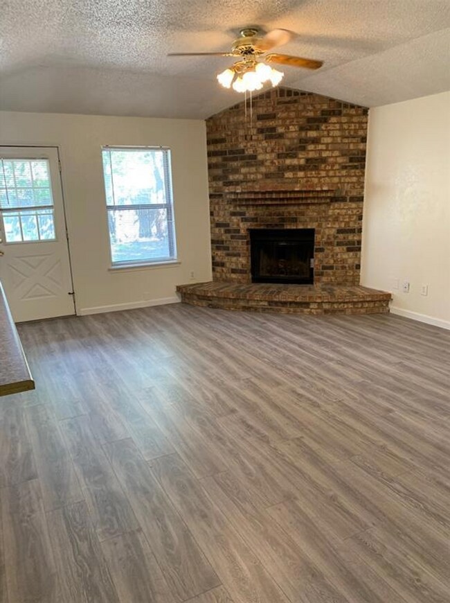 Foto del edificio - 7304 Meadowbrook Dr