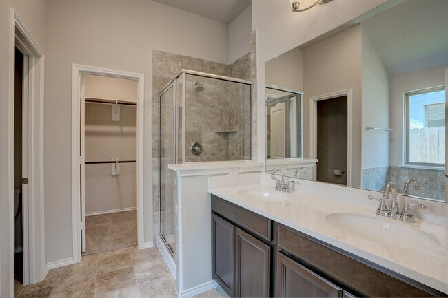 Foto del edificio - 554 Chestnut Reef Ct