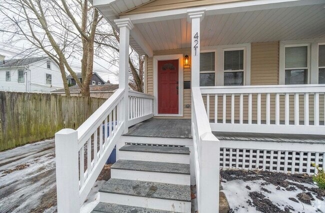 Building Photo - 421 Zimpfer St