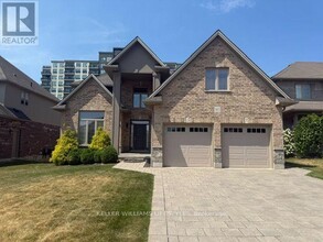 Building Photo - 3135 Pincombe Dr