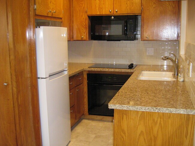Cocina 125A - 125 Gull St