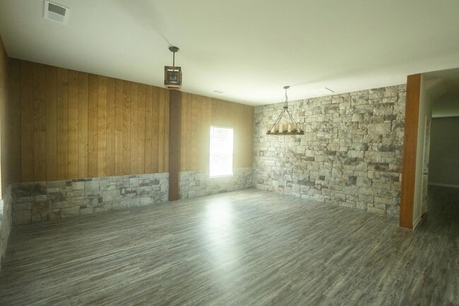 Foto del edificio - 1115 Dietrich Ln