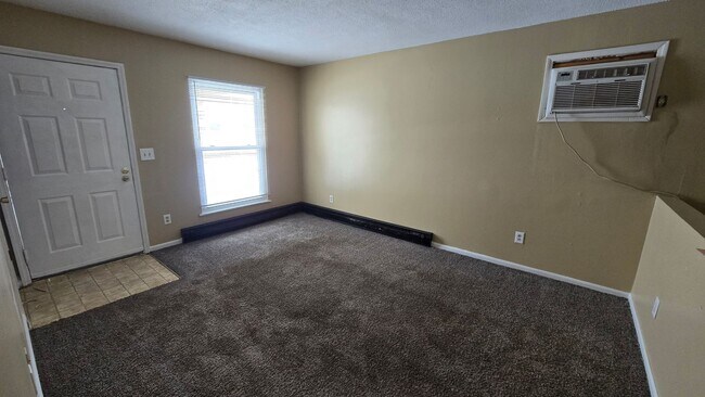 Foto del edificio - 102-108 S. Bradner Ave