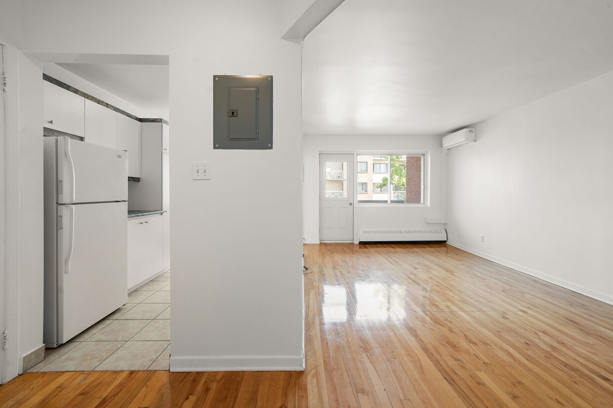 Primary Photo - 2775 Av De Kent