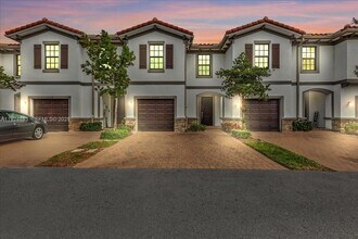 Building Photo - 1004 Willow Pl