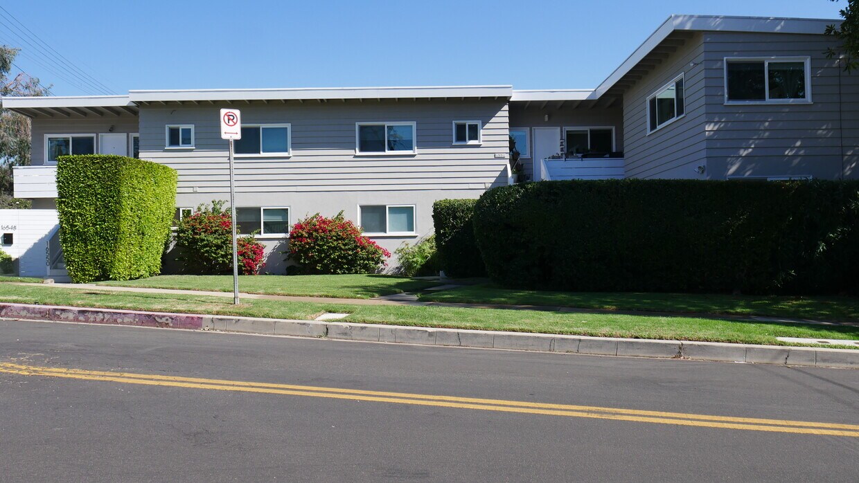 Primary Photo - 16554 W Sunset Blvd