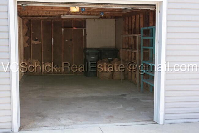 Building Photo - 6702 Hipp St