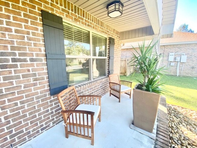 Foto del edificio - 6040 Trestle St