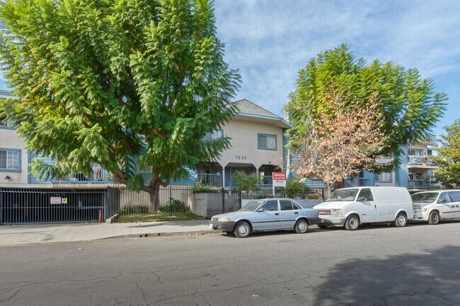 Foto del edificio - 7233 Loma Verde Ave