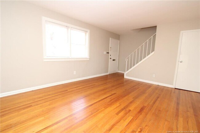 Foto del edificio - 1064 Nichols Dr