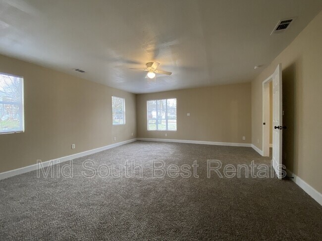 Building Photo - 1004 Floyd Ave