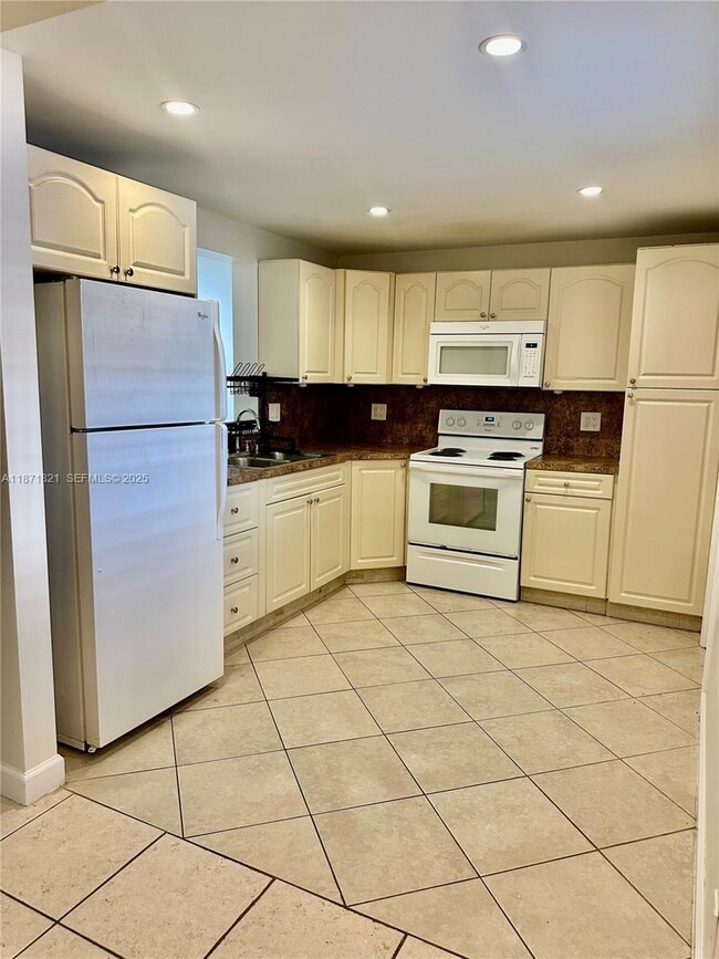 Building Photo - 300 NE 12th Ave