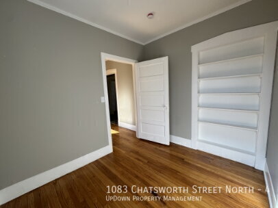 Foto del edificio - 1083 Chatsworth St N
