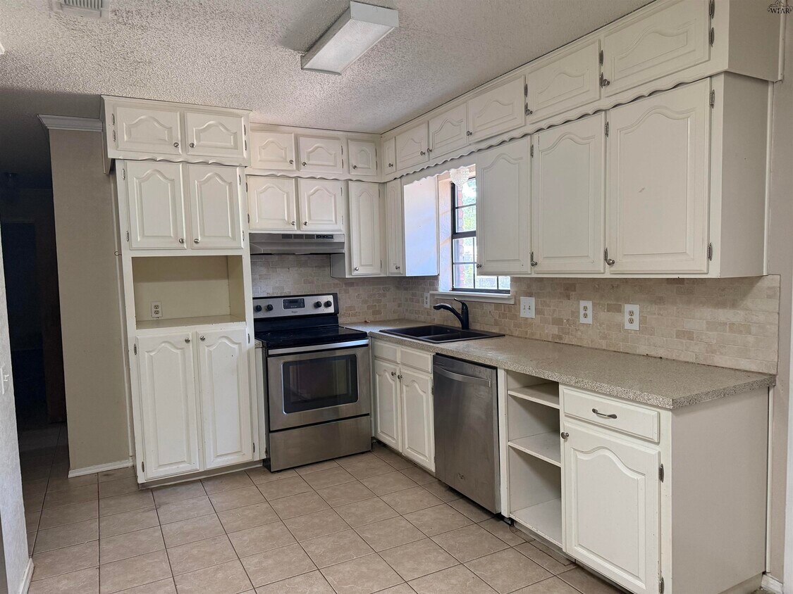 Building Photo - 4105 McGaha Ave