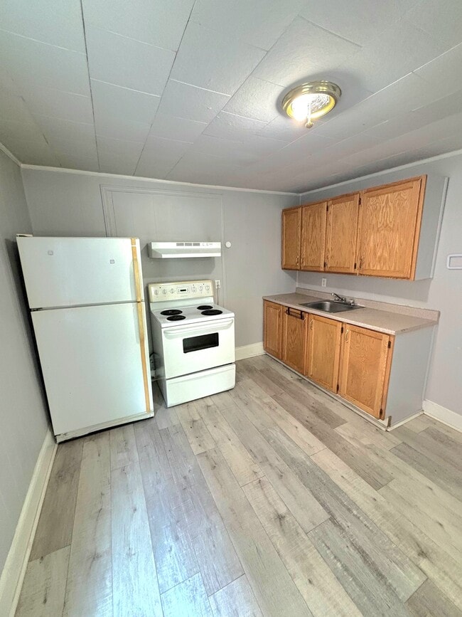 Building Photo - 660 Charlotte St