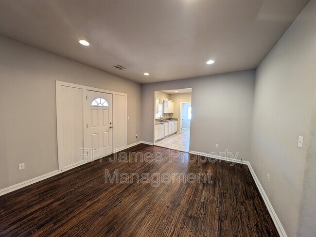 Building Photo - 2235 E 10th St