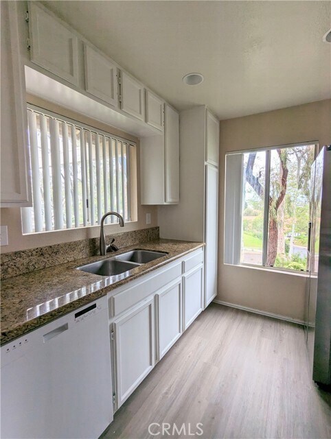 Building Photo - 663 Diamond Way