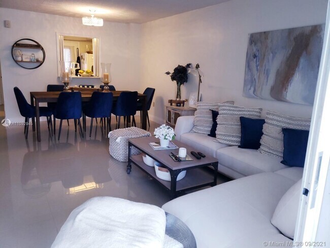 Foto del edificio - 3849 NE 169th St
