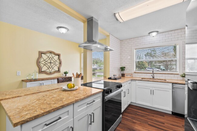 Building Photo - 5534 Norde Dr E
