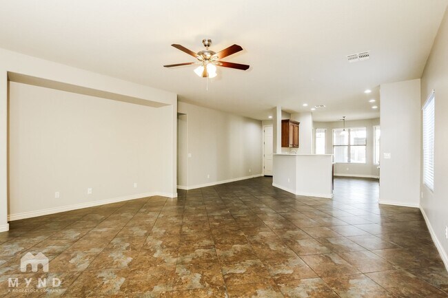 Building Photo - 11747 W Jessie Ln
