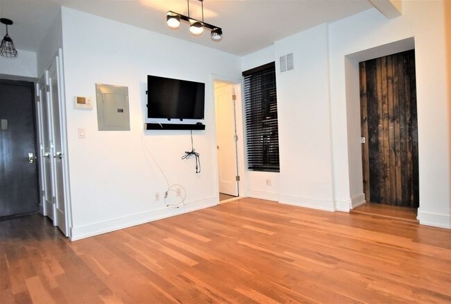 Foto del edificio - 444 E 13th St