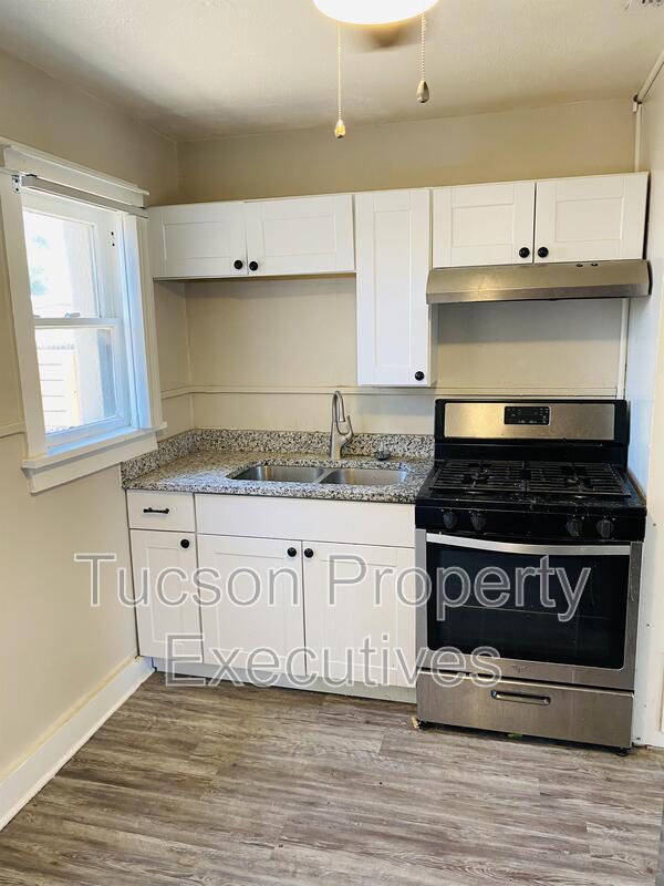 Foto del edificio - 2632 N Stone Ave