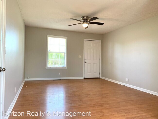 Building Photo - 3 br, 1 bath House - 216 Golden Pond Ave