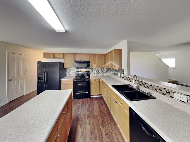 Foto del edificio - 14718 Watertrace Dr