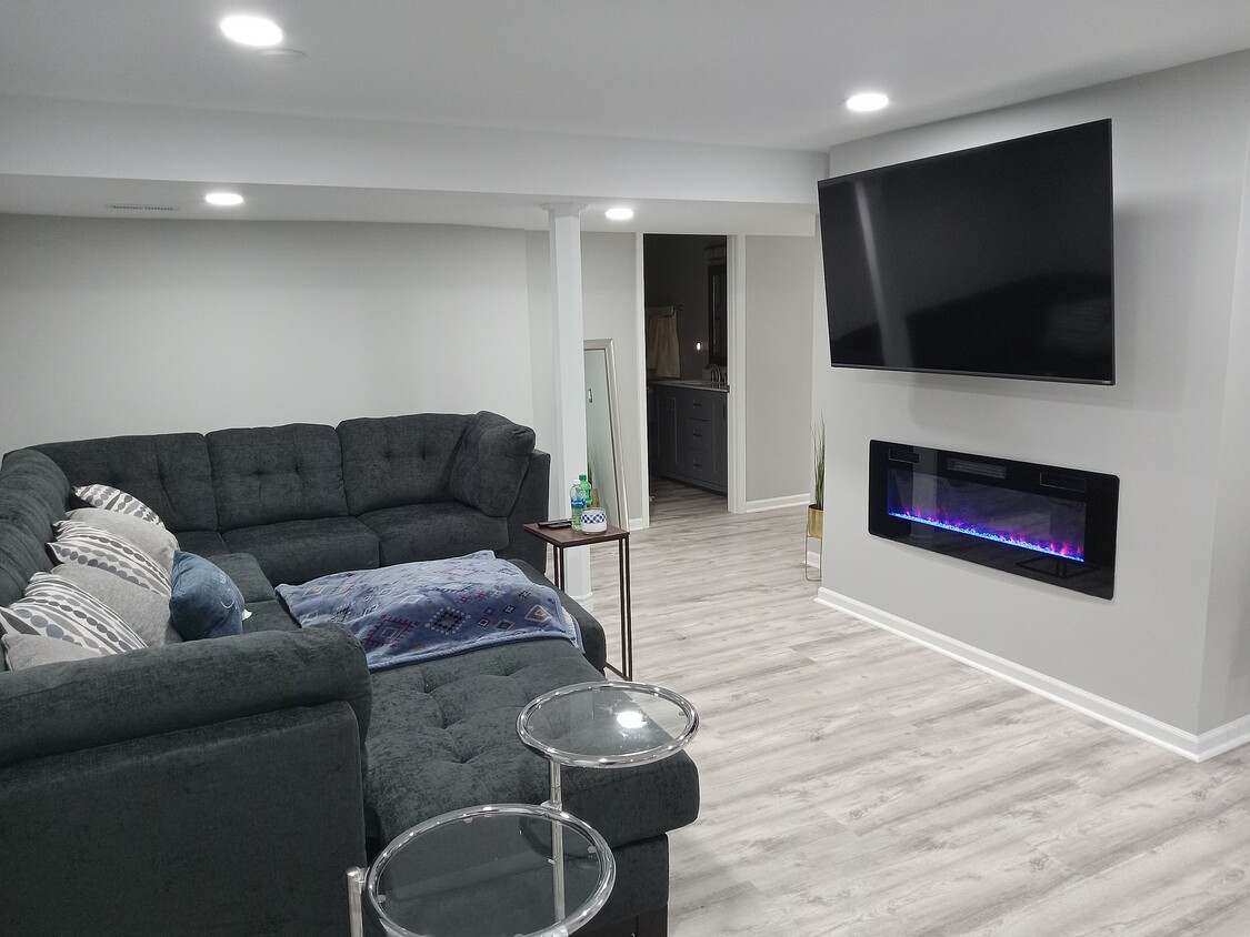 Foto principal - 609 S Avon Ct