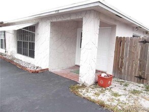 Building Photo - 433 SW 61st Terrace