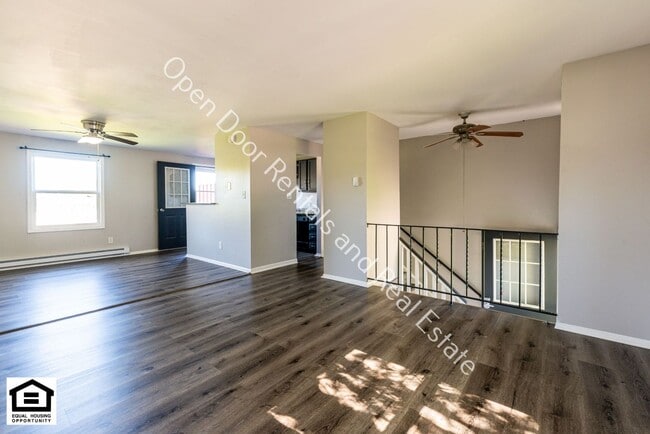 Building Photo - 301/303 W Hobart St.