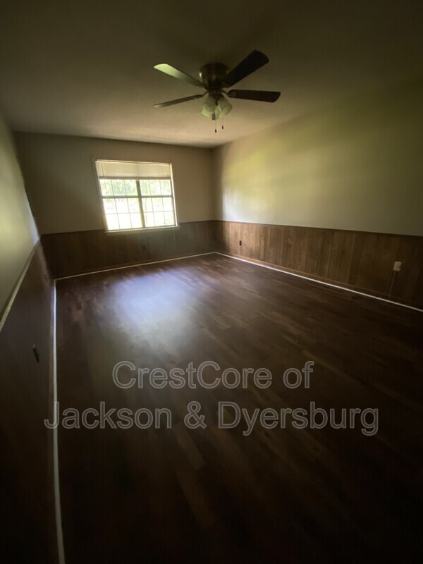 Building Photo - 2520 E Court St