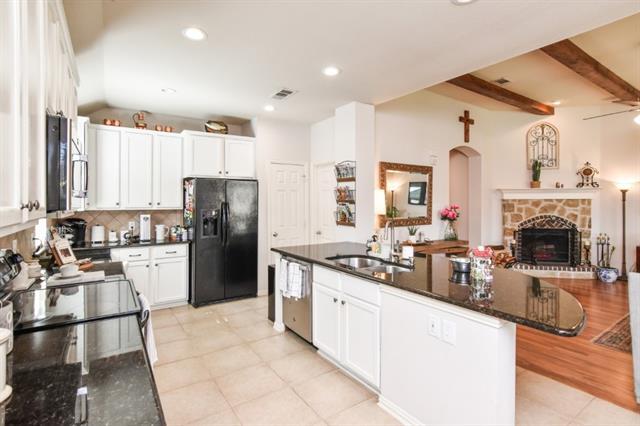 Building Photo - 1700 Bluebird Dr