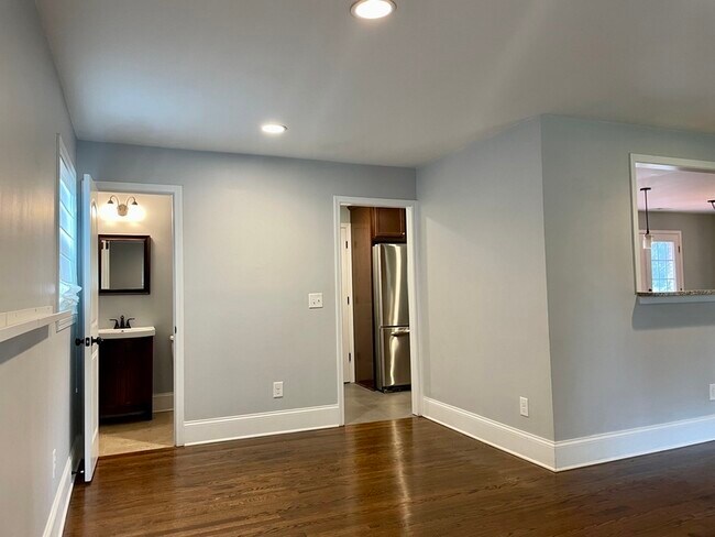 Building Photo - 7507 Thorncliff Dr