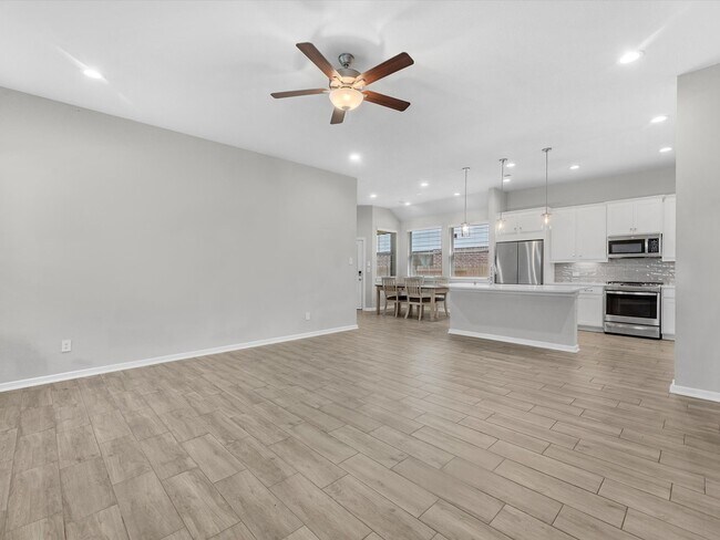 Foto del edificio - 731 Lacebark Elm Trl