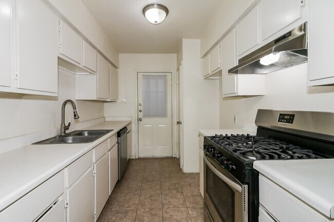 Foto del edificio - 3006 Falk Ct