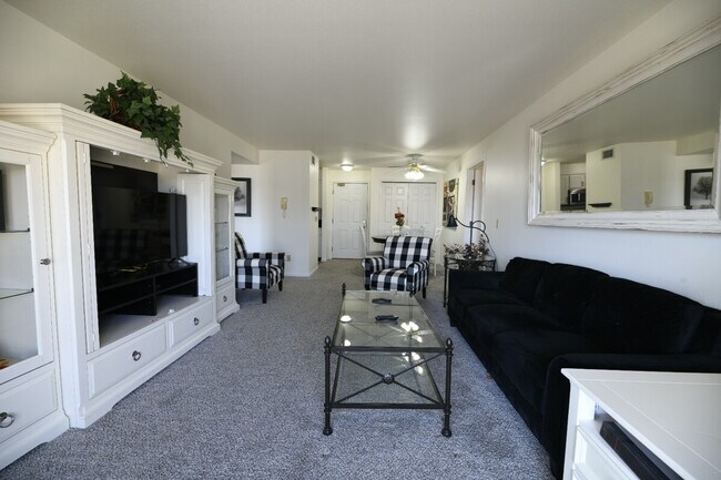 Building Photo - 1335 Summit Ave