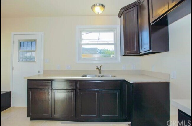 Kitchen - 1916 W 95th St