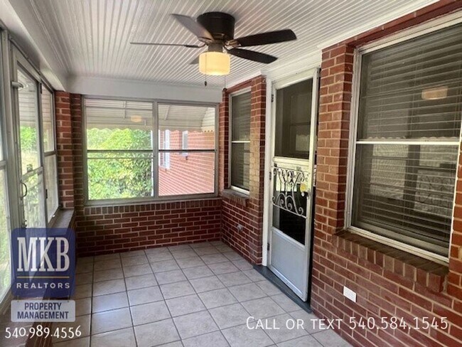 Foto del edificio - 6099 Franklin Rd