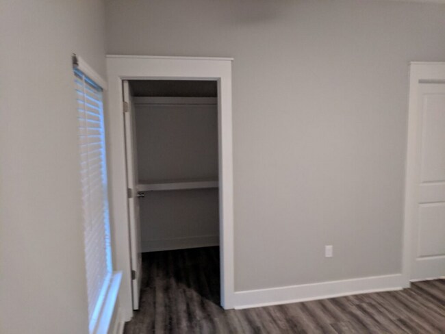 Foto del edificio - 1657 Mayhew St