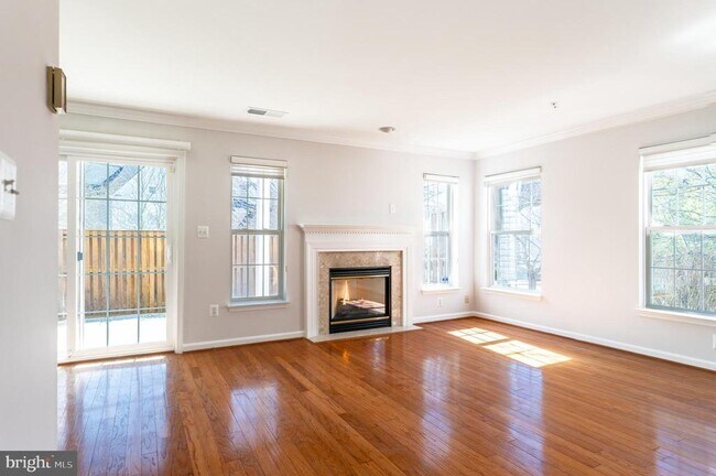Foto del edificio - 6607 NETTIES Ln