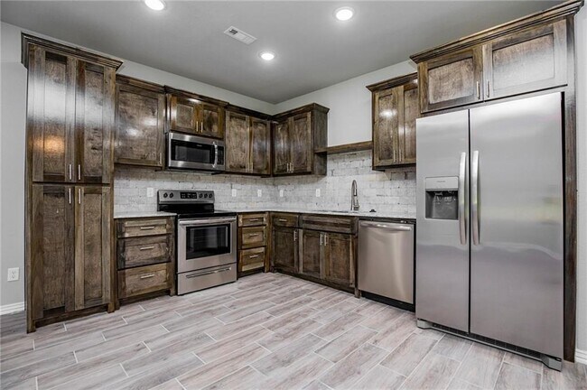 Foto del edificio - 1903 Azlin Pl