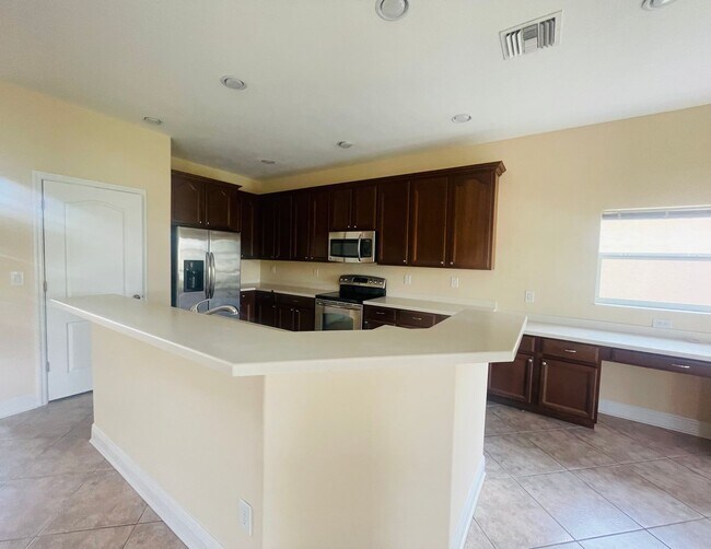 Building Photo - **SUNCOAST LAKES GATED COMMUNITY**
