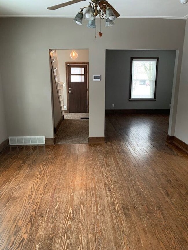 Building Photo - Three Bedroom Home Located in Zeeland