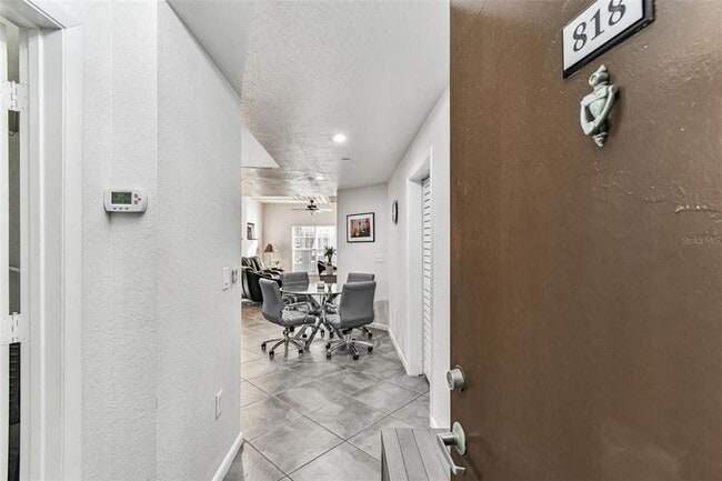 Foto del edificio - 2421 W Horatio St